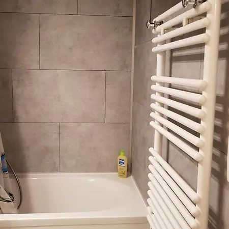 Type 2 Hypercentre 100 M De La *